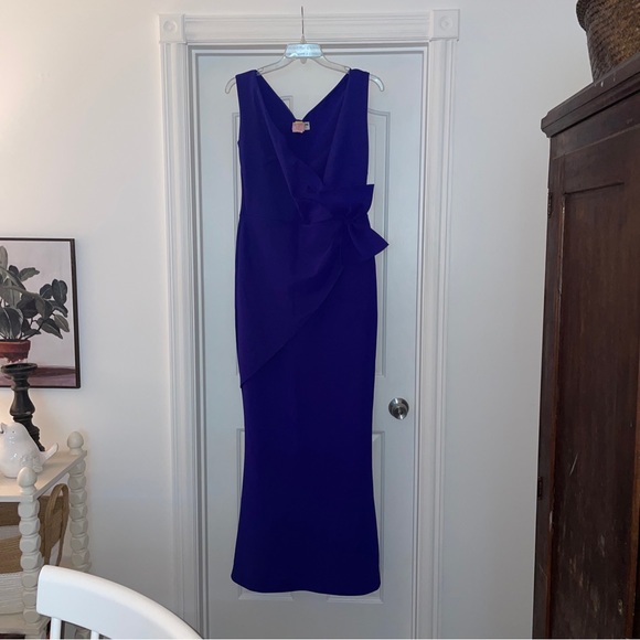 CHIARA BONI BEAUTIFUL ROYAL BLUE GOWN WITH SIDE BOW